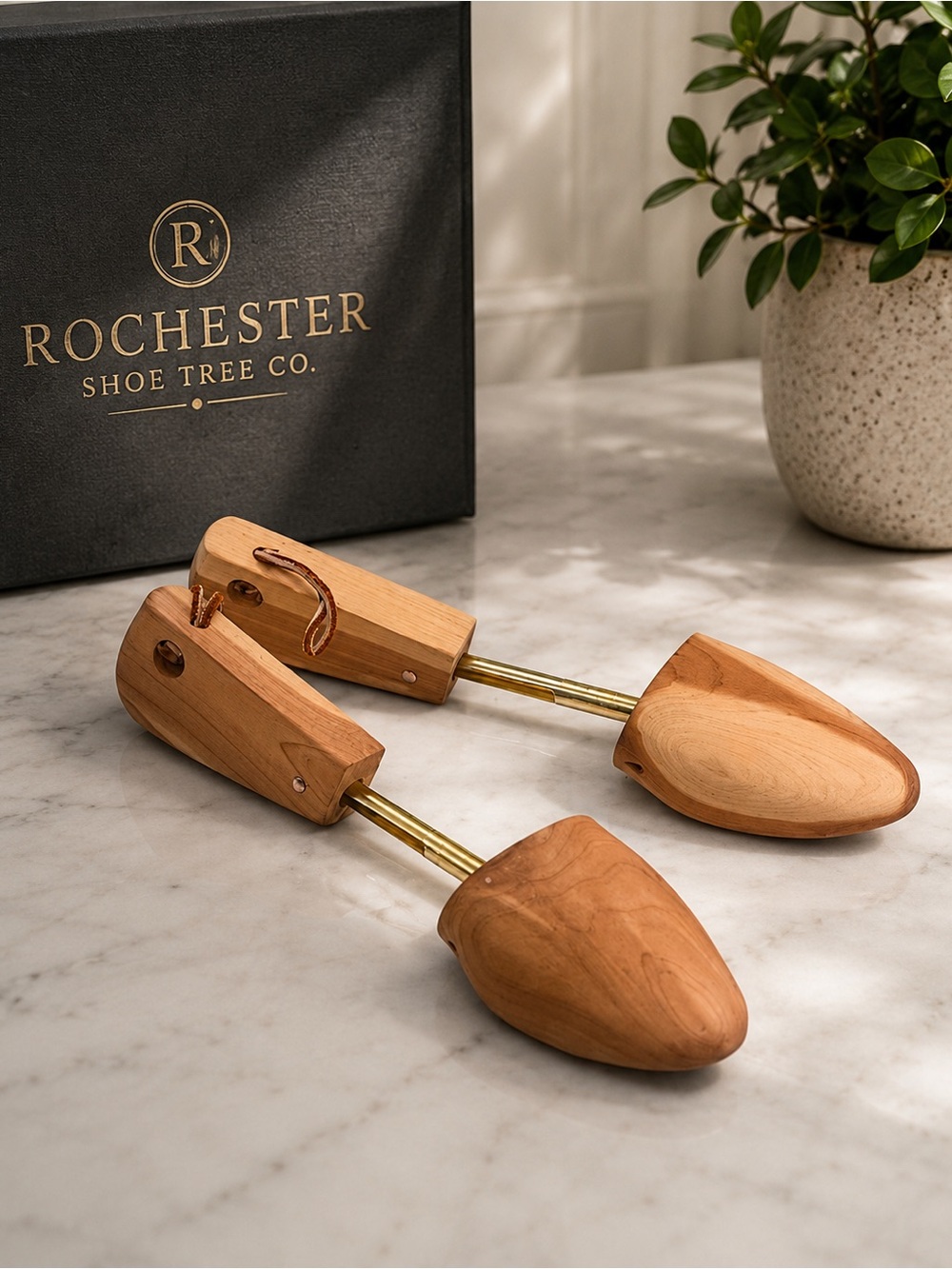 Rochester Shoe Tree Co Women’s Large Cedar Shoe Trees Adjustable Pair